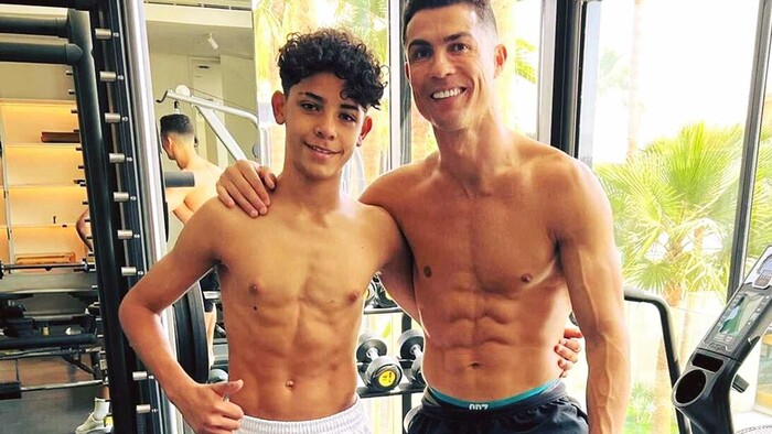 ВІДЕО. Фанати закликають забрати у Роналду сина через його заходи виховання