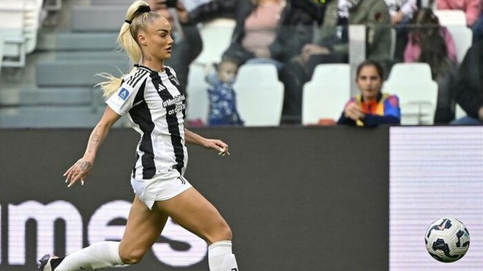 Найсексуальніша футболістка зазнала критики з боку своїх фанатів