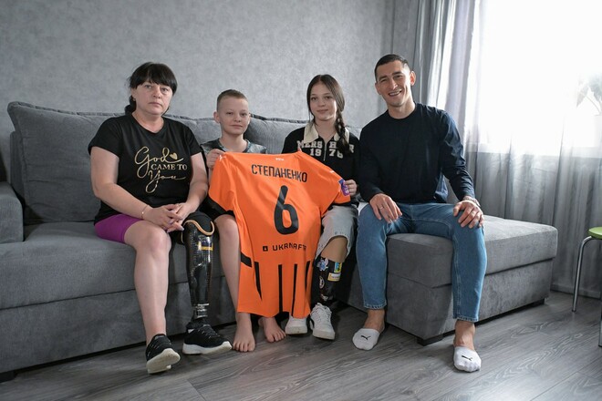 Шахтер купил квартиру для семьи Яны Степаненко. В гости пришел Тарас