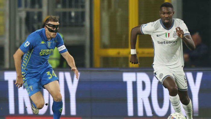 ВІДЕО. Ви не повірите, з чим подорожує на матчі зірковий футболіст