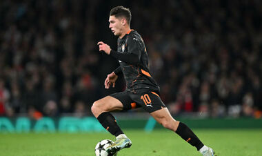 ВИДЕО. Судаков попробовал себя в роли железнодорожника