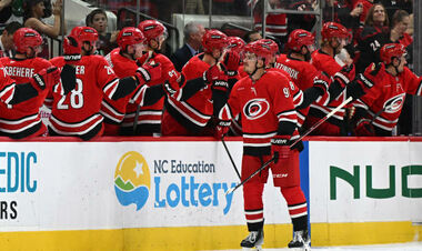 НХЛ. 6 шайб Флориды, 8 подряд победа Каролины, успех Виннипега и Бостона