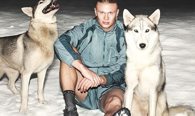 VIDEO. Holland runs with wolves and pulls himself up over the abyss