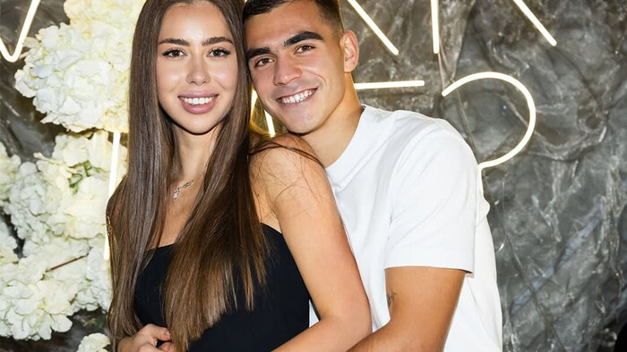 ФОТО. Жена динамовца разделась в свой день рождения и показала подарок