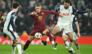 Dovbyk sent the ball into the net of the Tottenham goal, but the referee recorded offside