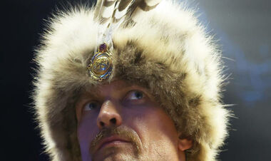 ВІДЕО. Чудовий образ! Усик вийшов на ринг проти Ф'юрі у стилі гетьмана