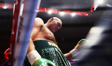 Фьюри в бою с Усиком впервые в карьере ушел с ринга проигравшим