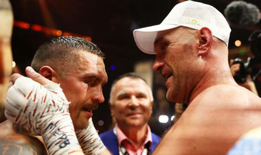 ВІДЕО. Добрий Тайсон. Ф'юрі поцілував Усика після програшу у мегафайті