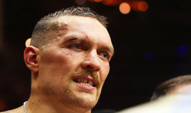 ФОТО. Усик похвалився новим поясом WBC після суперперемоги над Ф'юрі