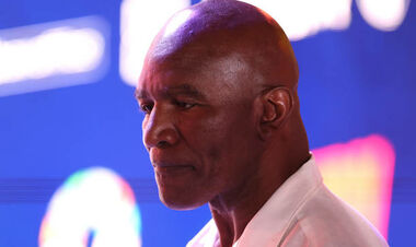 ВИДЕО. Легендарный Холифилд обратился к Усику после победы над Фьюри