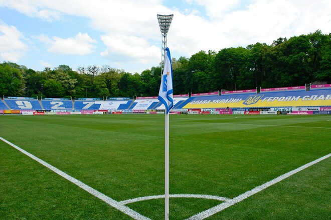 Динамо обновляет газон на клубном стадионе. Киевляне отказали Заре