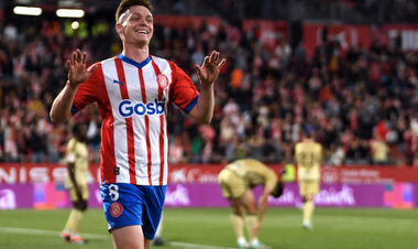 ФОТО. Космическое завершение сезона. Цыганков празднует на стадионе Жироны