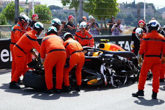 ФОТО. Жесткая авария и красные флаги на первом круге Гран-при Монако