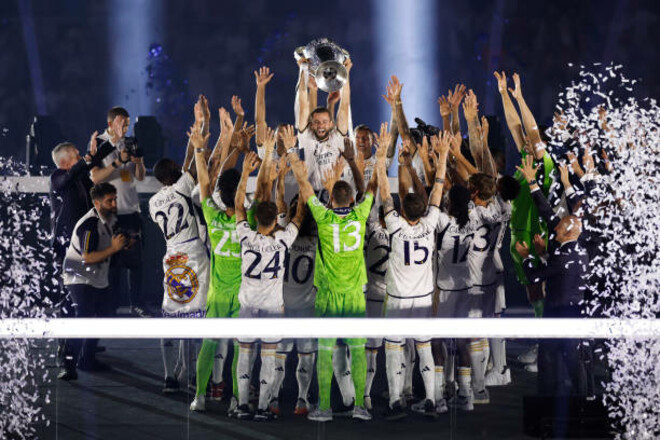 ФОТО. Реал із фанатами відсвяткував перемогу в Лізі чемпіонів