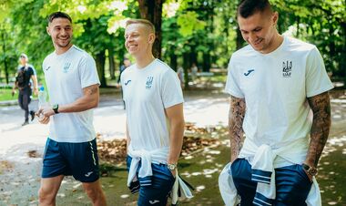 ФОТО. Сборная Украины прогулялась по Варшаве перед матчем с Польшей