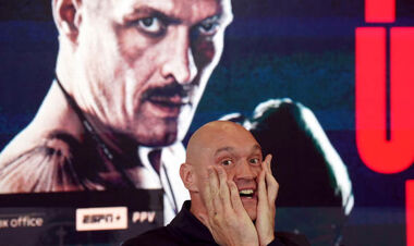 ВІДЕО. «Шкода, що бій не сьогодні». Ф'юрі показав форму перед боєм з Усиком