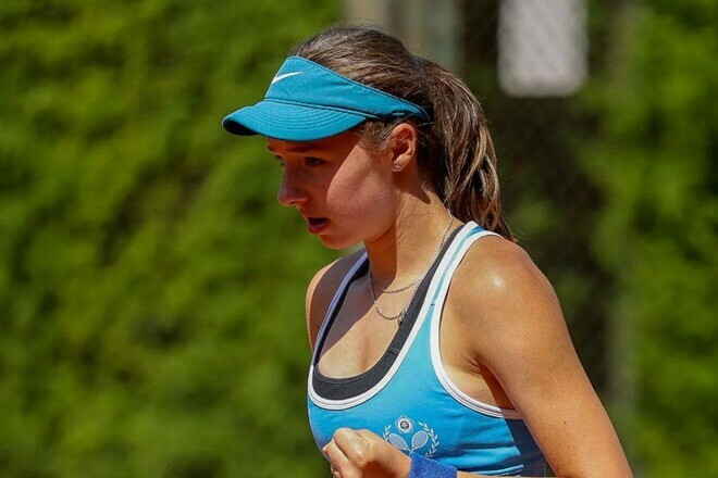Соболєва знялася з турніру у Валенсії