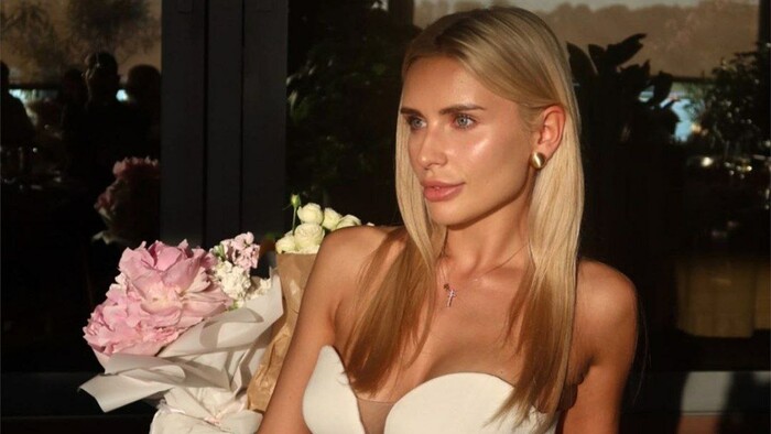 ФОТО. Гаряча дівчина гравця Динамо у леопардовому бікіні засмагає в Іспанії