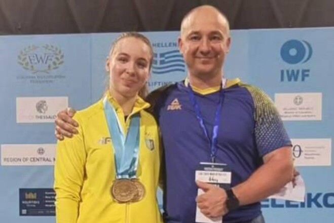 Украинка выиграла три золотых медали на юниорском ЧЕ по тяжелой атлетике