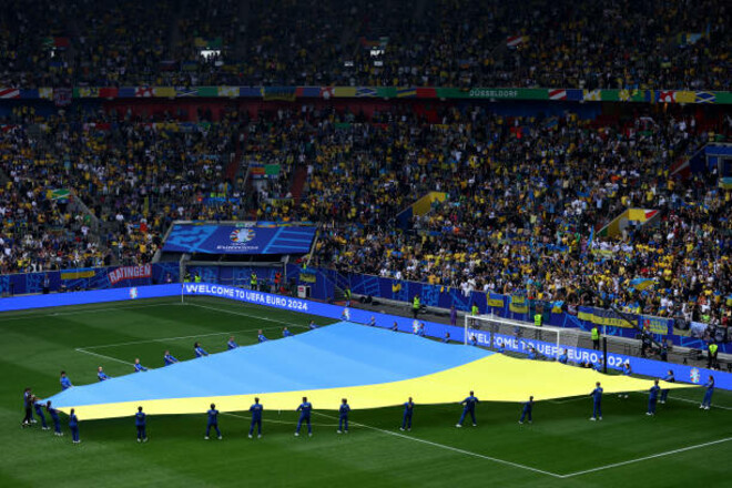 ФОТО. Старт матча. Огромный флаг Украины, мощная поддержка трибун