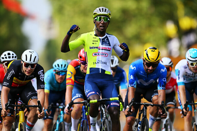 Велоспорт. Этап Тур де Франс впервые в истории выиграл темнокожий гонщик