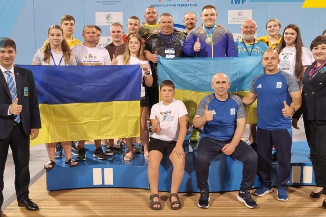 Українські важкоатлети вибороли 39 медалей на юнацькому ЧЄ-2024 у Греції