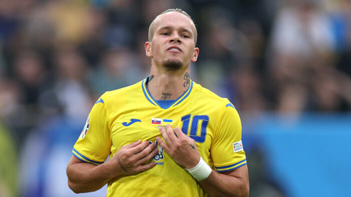 ФОТО. Guess Who? Мудрик смотрел суперматч Евро-2024 в компании с девушкой