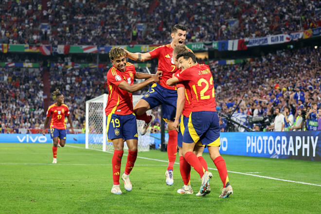 ВИДЕО. Шедевр Ямала и автогол. Испания шокировала Францию, забив дважды!
