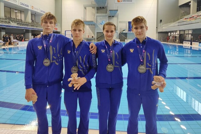 Українські стрибуни у воду взяли срібло на ЧЄ серед юніорів у Польщі