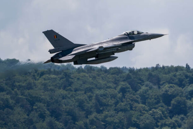 США подтвердили – самолеты F-16 уже на пути в Украину