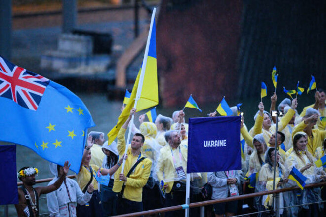 ВИДЕО. Как украинские олимпийцы прошли на катере на церемонии открытия