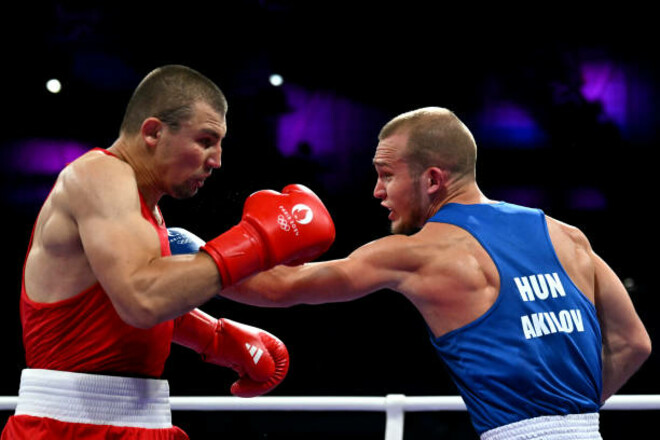 Хижняк победил уроженца Украины в 1/8 финала боксерского турнира ОИ-2024
