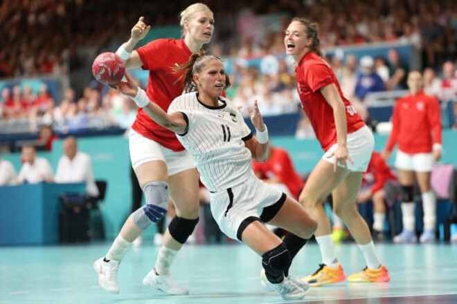 Германия минимально уступила Дании в женском гандбольном турнире ОИ-2024