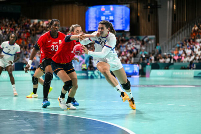 Франция обыграла Испанию в женском гандбольном турнире на ОИ
