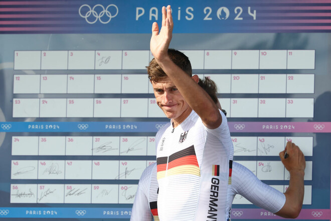 ВІДЕО. Німецький велогонщик заїхав у кафе під час олімпійської гонки