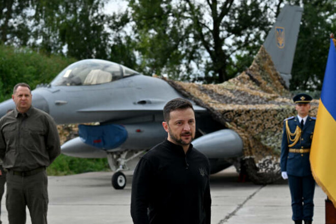ВИДЕО. «Уже в Украине» Зеленский показал самолеты F-16