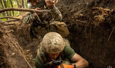 За минулу добу ЗСУ знищили 1220 окупантів, 6 танків і гелікоптер
