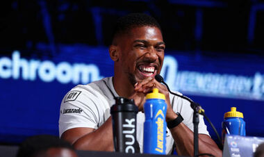 «Думаю, что он победит». Джошуа назвал фаворита в реванше Усика и Фьюри