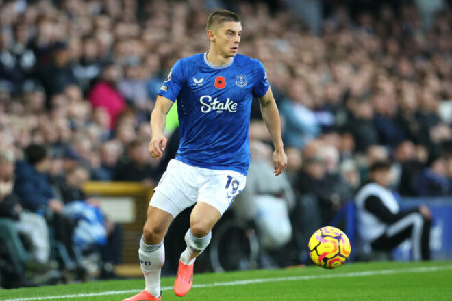 «Было тяжело, это давило на него». Наставник Эвертона оценил игру Миколенко