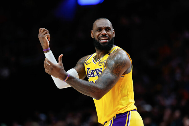 Леброн Джеймс вошел в тройку лидеров по количеству проведенных игр в НБА