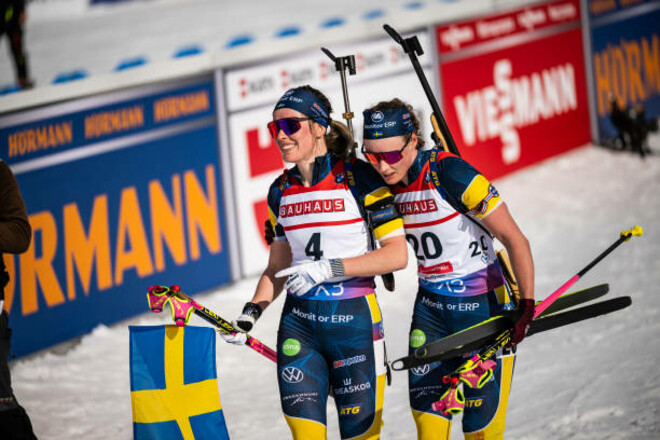 ВИДЕО. Трогательный эпизод масс-старта. Как младшая Эберг поддержала сестру