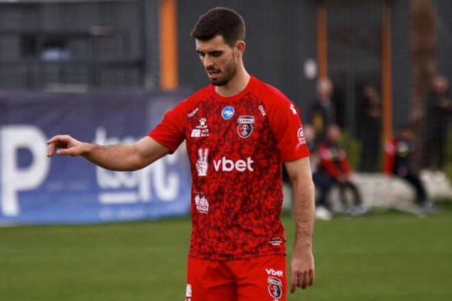 «Довольно суров и требователен». Харатин охарактеризовал тренера Вереса