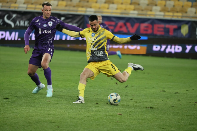 Представники Арени-Львів пояснили, чому не пропустили банер Free Azov