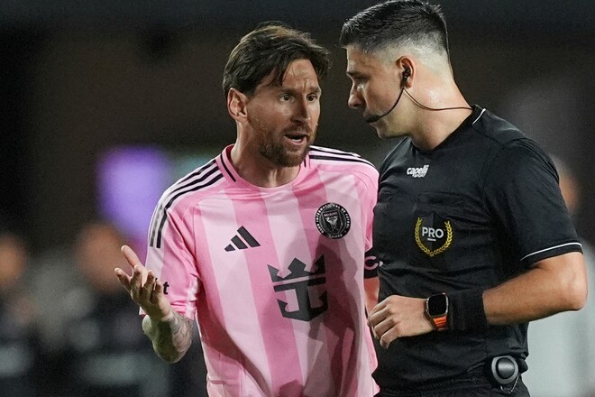 ВИДЕО. MLS наказала Месси. Как аргентинец схватил судью за шею