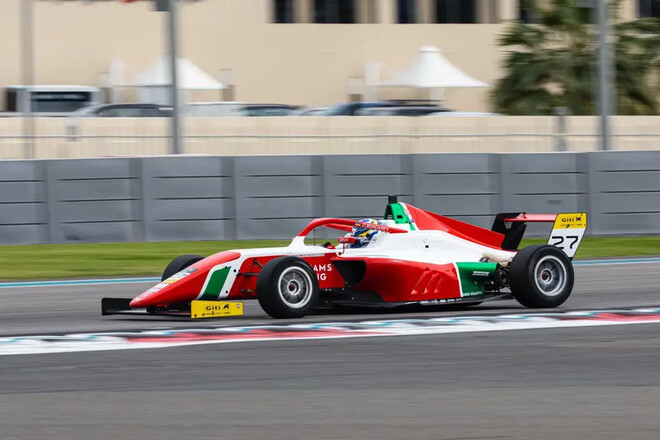 Олександр Бондарев у 1-й гонці 2025 F4 Middle East. Дивитися онлайн LIVE