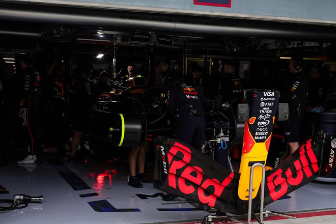 ФОТО. Макс Ферстаппен получил обновленный RB21 на финальный день тестов