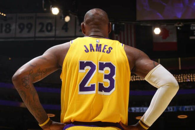 ВИДЕО. Леброн Джеймс оформил дабл-дабл в игре против Миннесоты