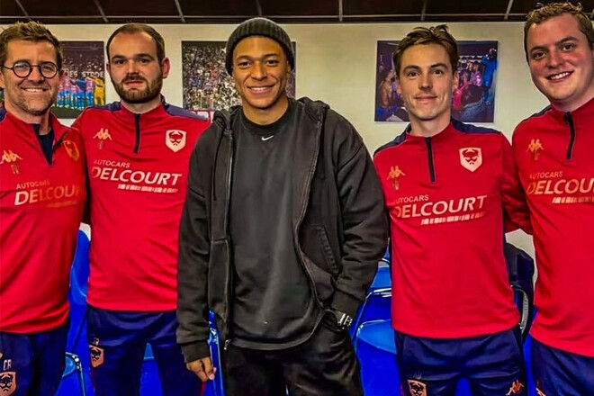 ФОТО. Неожиданный визит Килиана Мбаппе: впечатлены были все болельщики