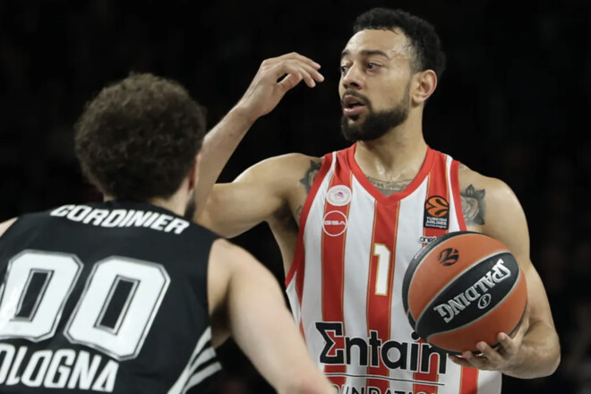 Олимпиакос разгромил Виртус и продолжает лидировать в Евролиге