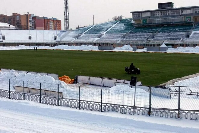 Поле растаяло, ударили морозы. В Ворскле пояснили перенос игры с Динамо